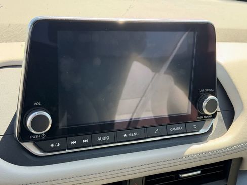 Certified 2025 Nissan Rogue SV image 15