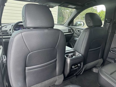 Certified 2025 Chevrolet Traverse LT FWD image 16