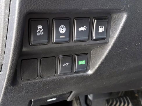 Used 2020 Nissan Rogue SV image 19