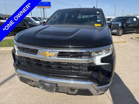 Used 2022 Chevrolet Silverado 1500 LT w/ Z71 Off-Road Package image 2