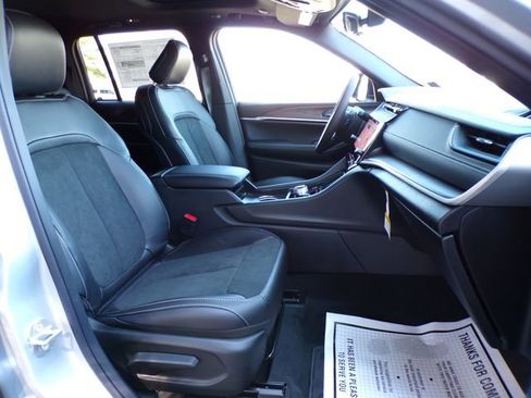 New 2026 Jeep Grand Cherokee Altitude image 13