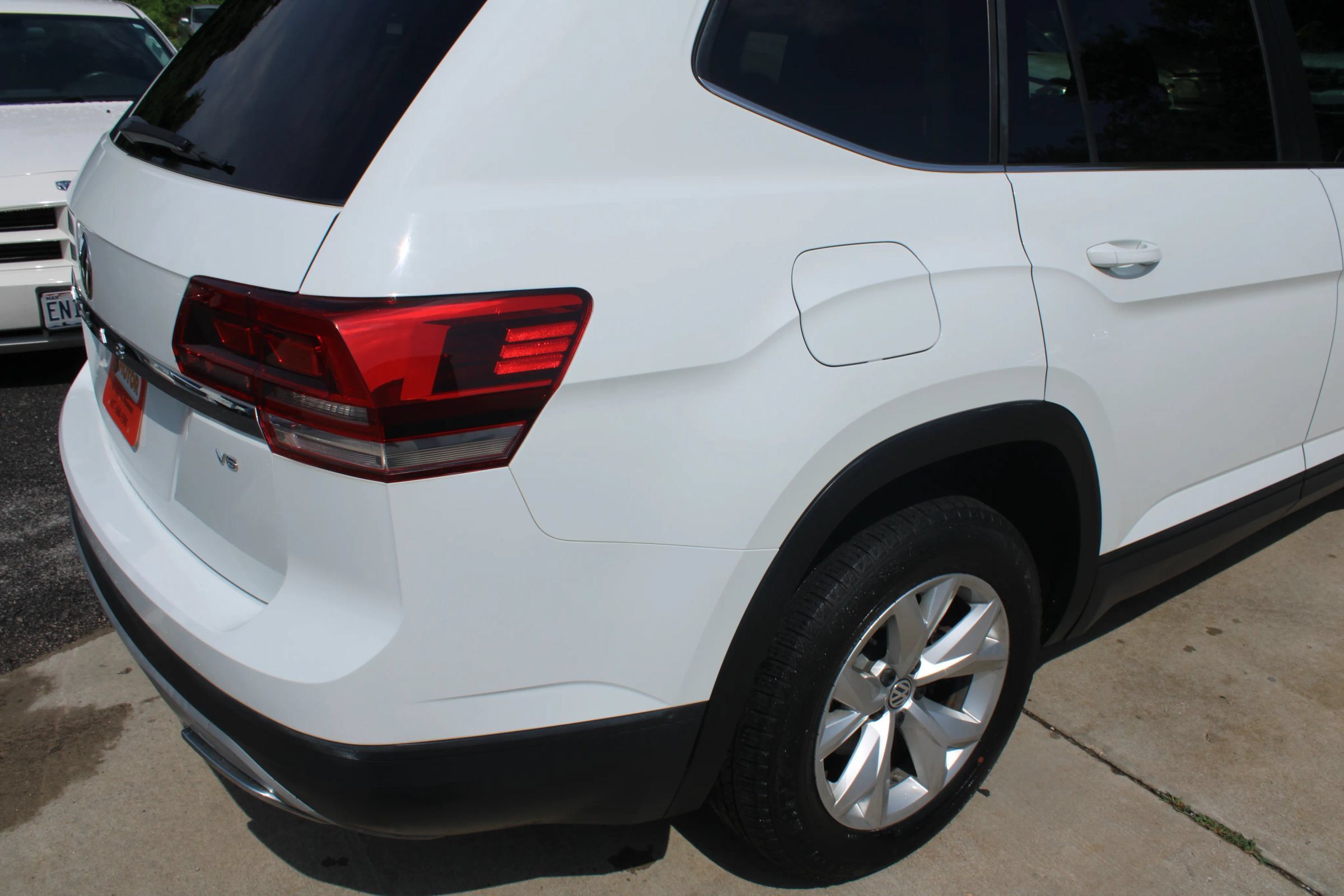 Used 2018 Volkswagen Atlas Launch Edition FWD image 9