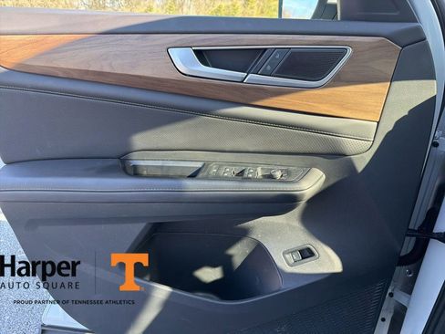 Used 2024 Volkswagen Atlas SE w/ Black Wheel Package image 18