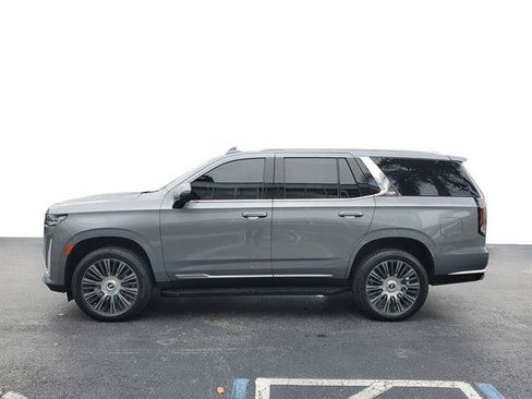 Used 2021 Cadillac Escalade Premium Luxury RWD image 2