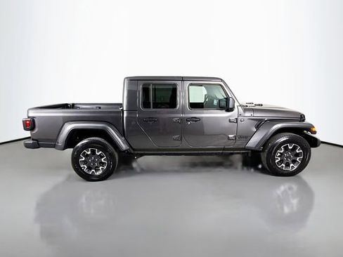 Used 2025 Jeep Gladiator Sport w/ Premium Package image 8