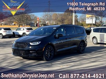 New 2026 Chrysler Pacifica Select