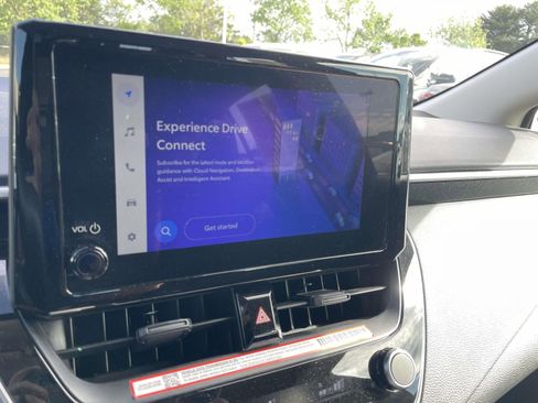 Used 2025 Toyota Corolla LE image 32