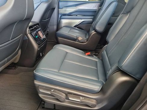Certified 2025 Cadillac Escalade IQ Luxury 2 w/ LPO, Premium Carpet Package AWD/4WD image 15