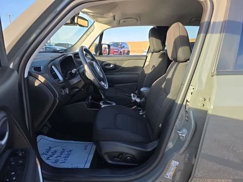 Used 2022 Jeep Renegade Latitude w/ Convenience Group image 7