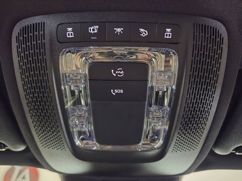 Used 2025 Mercedes-Benz GLB 250 4MATIC image 24