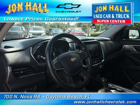 Used 2020 Chevrolet Traverse LT FWD image 16
