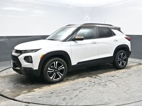 Used 2021 Chevrolet TrailBlazer ACTIV w/ Technology Package image 3