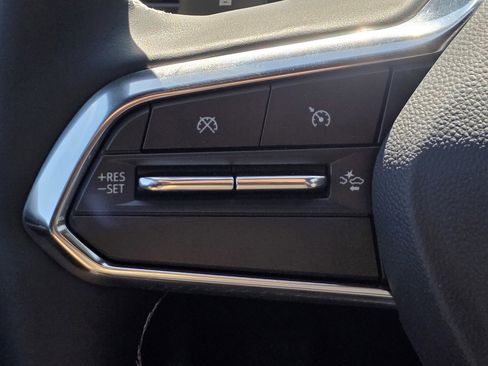 New 2026 Chevrolet Equinox EV LT w/ LPO, Blackout Package image 32