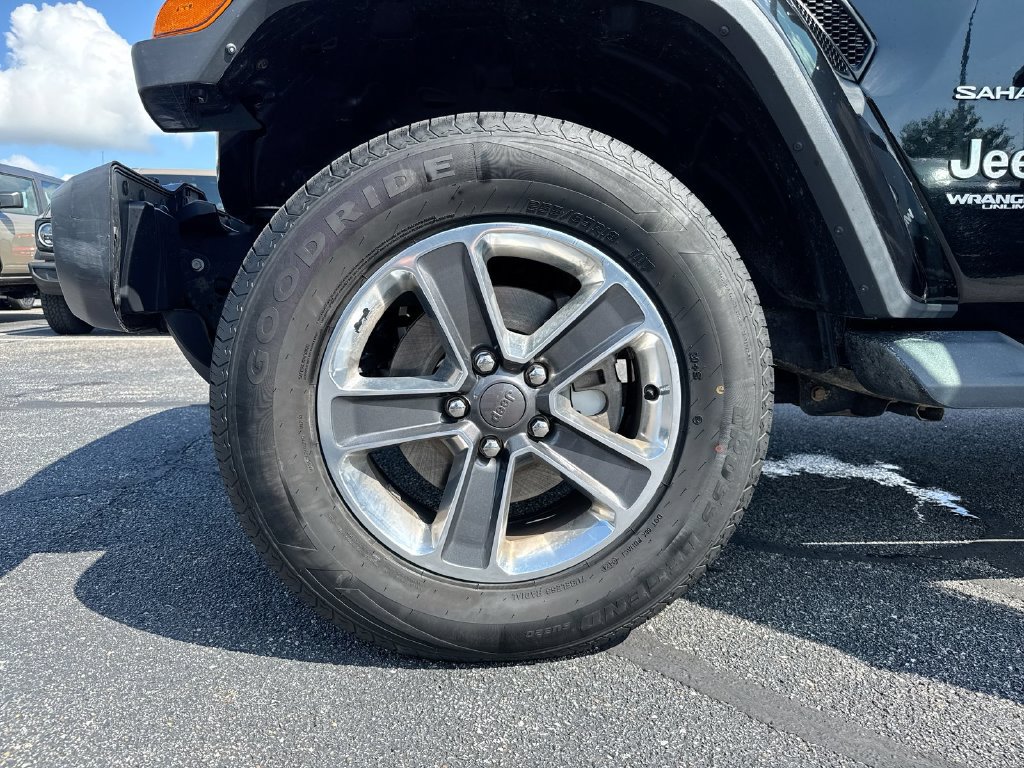 Used 2019 Jeep Wrangler Unlimited Sahara AWD/4WD image 26