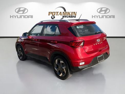 Used 2024 Hyundai Venue Limited FWD image 7