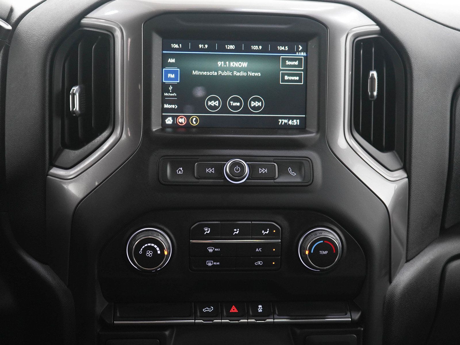 Used 2019 Chevrolet Silverado 1500 Custom w/ Custom Convenience Package AWD/4WD image 18