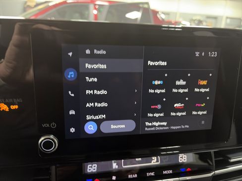 Used 2025 Toyota Sienna LE image 17