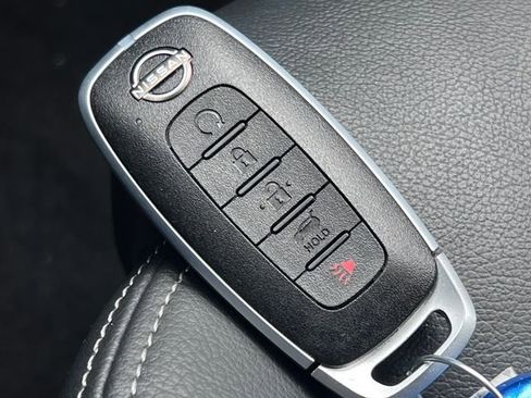 Used 2025 Nissan Rogue SL w/ Tech Package AWD/4WD image 31
