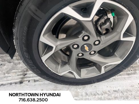 Used 2025 Chevrolet Trax LT image 36