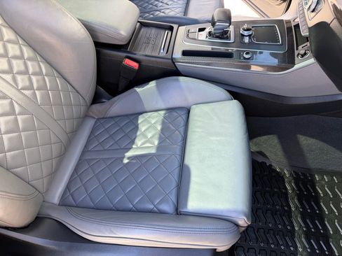 Used 2019 Audi SQ5 Premium Plus w/ Premium Plus Package AWD/4WD image 26