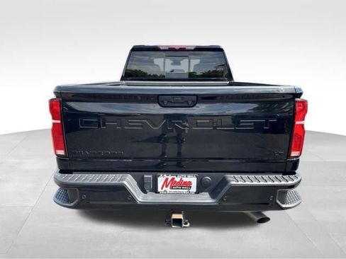 Used 2024 Chevrolet Silverado 2500 LT w/ Midnight Edition AWD/4WD image 6