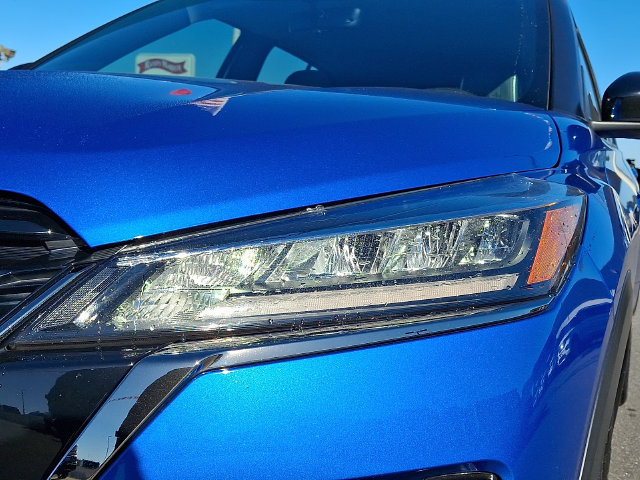 Used 2023 Nissan Kicks SR w/ SR Premium Package FWD image 9