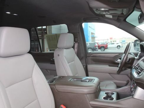 Used 2022 Chevrolet Tahoe LT w/ Luxury Package AWD/4WD image 17