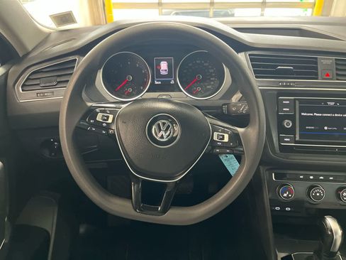 Used 2020 Volkswagen Tiguan S image 11