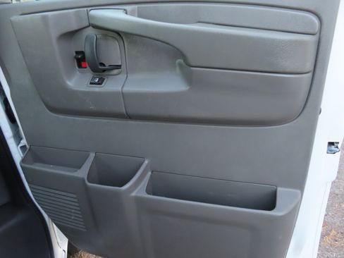 Used 2015 Chevrolet Express 2500 image 19