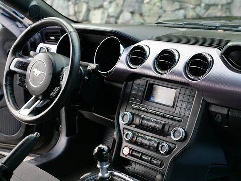 Used 2017 Ford Mustang Coupe RWD image 11