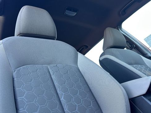 Used 2025 Subaru Forester Base image 18