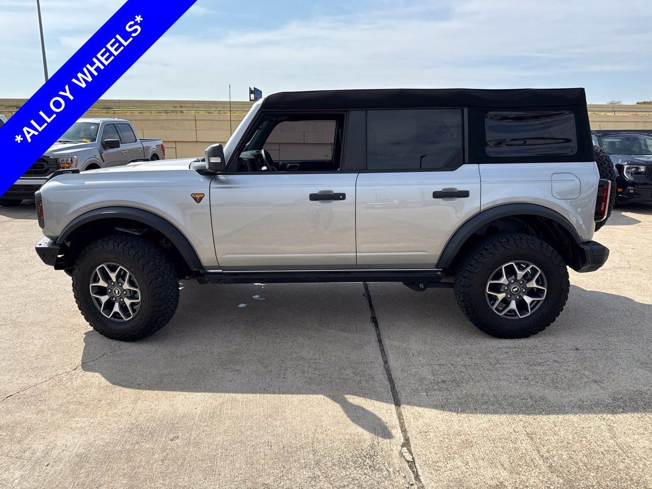 Used 2024 Ford Bronco Badlands AWD/4WD image 3