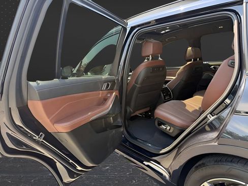Used 2022 BMW X7 xDrive40i w/ M Sport Package AWD/4WD image 21