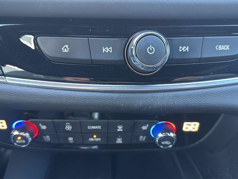 Used 2022 Buick Enclave Premium w/ Experience Buick Package FWD image 11