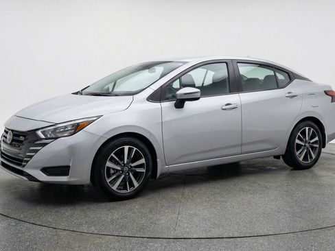 Used 2025 Nissan Versa SV image 3