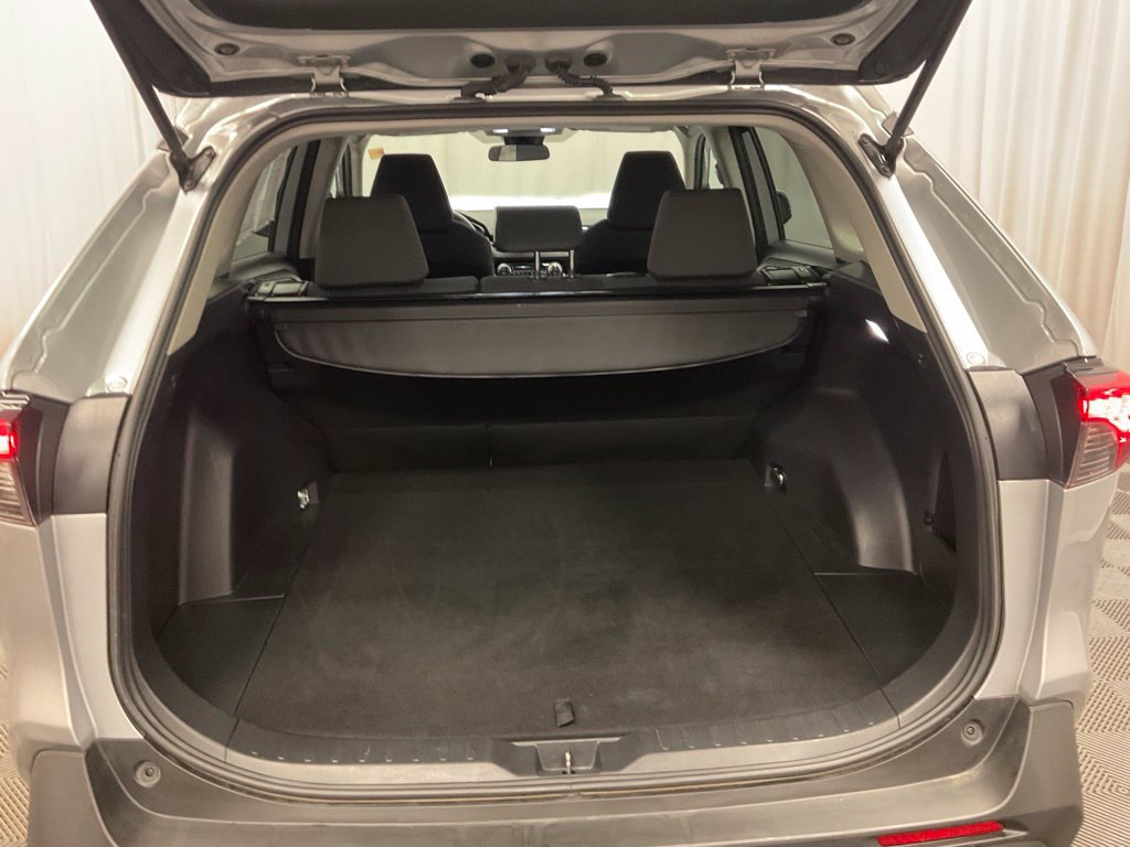Used 2025 Toyota RAV4 XLE AWD/4WD image 9