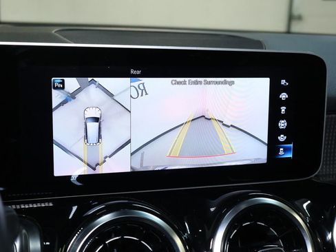 Used 2020 Mercedes-Benz GLB 250 4MATIC image 33