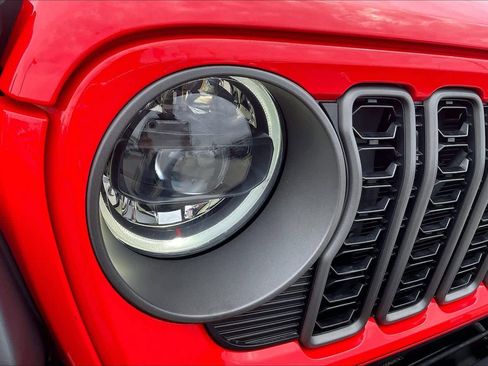 Used 2024 Jeep Wrangler Unlimited Rubicon AWD/4WD image 25