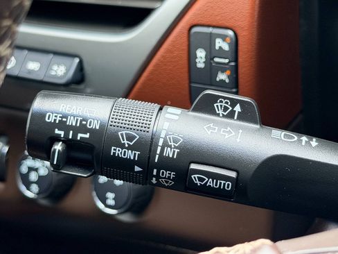 Used 2018 Chevrolet Suburban Premier AWD/4WD image 41