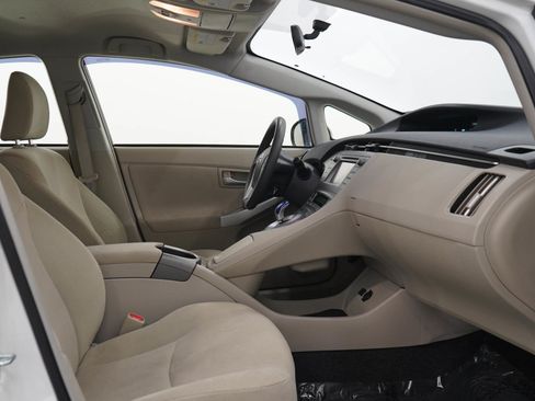 Used 2015 Toyota Prius Two FWD image 11