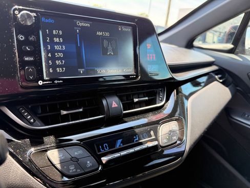 Used 2018 Toyota C-HR XLE FWD image 23