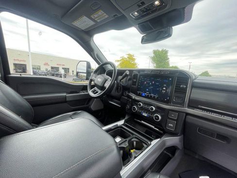 Used 2023 Ford F250 Lariat w/ Sport Appearance Package AWD/4WD image 5