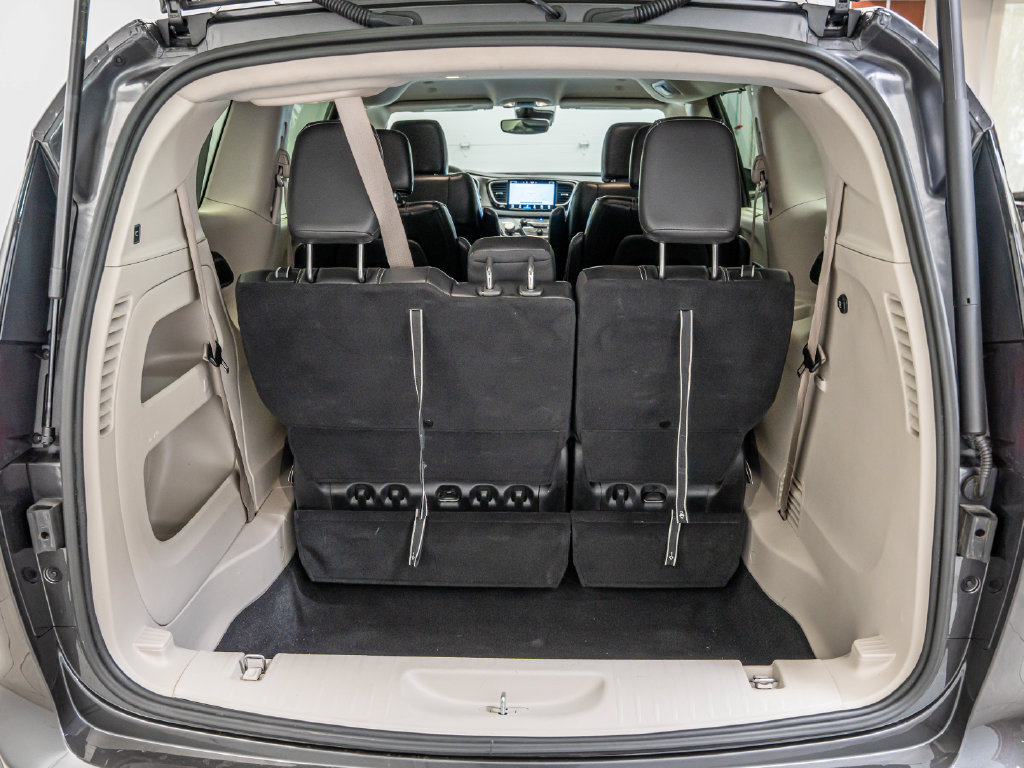 Used 2022 Chrysler Pacifica Touring-L FWD image 19