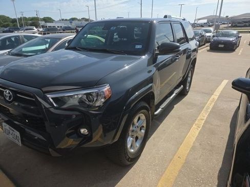 Used 2024 Toyota 4Runner SR5 Premium w/ Moonroof Package RWD image 3