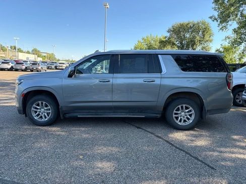 Used 2023 Chevrolet Suburban LT w/ Luxury Package AWD/4WD image 5
