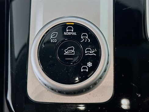 Used 2025 Mitsubishi Outlander SE image 26