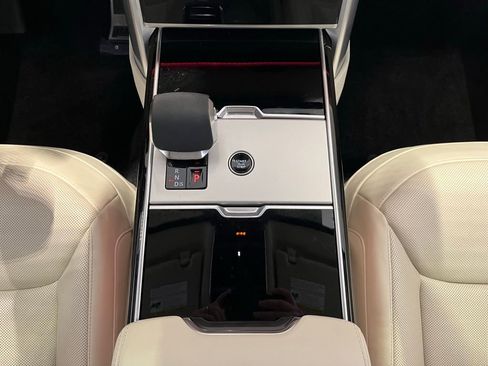 Used 2024 Land Rover Range Rover Long Wheelbase SE AWD/4WD image 48