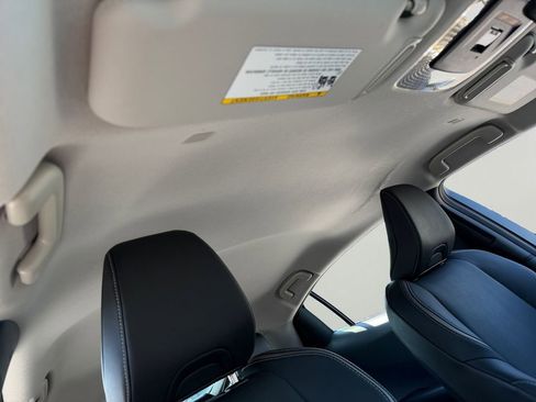 Used 2023 Toyota Prius XLE FWD image 7