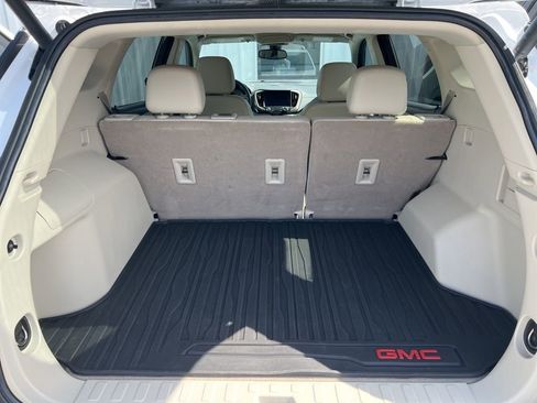 Used 2022 GMC Terrain Denali w/ Denali Premium Package AWD/4WD image 16