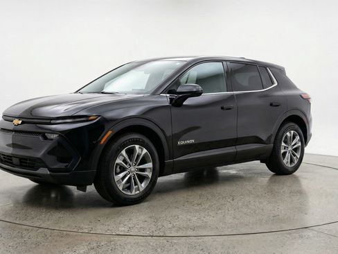 Used 2025 Chevrolet Equinox LT image 3